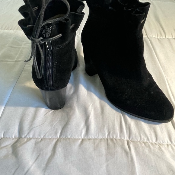 Black crown and ivy booties size 8m - Picture 2 of 3